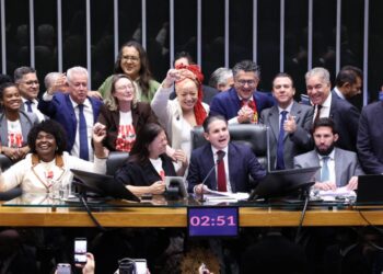 Entenda o que muda para MEIs com o fim da escala 6×1 aprovado na Câmara