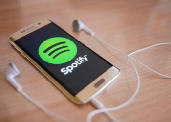 Spotify e Universal Music anunciam acordo para covers e remixes com IA feitos por fãs