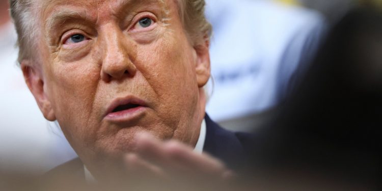 Trump revelará plano de apoio a carvão de US$700 milhões usando poderes de emergência